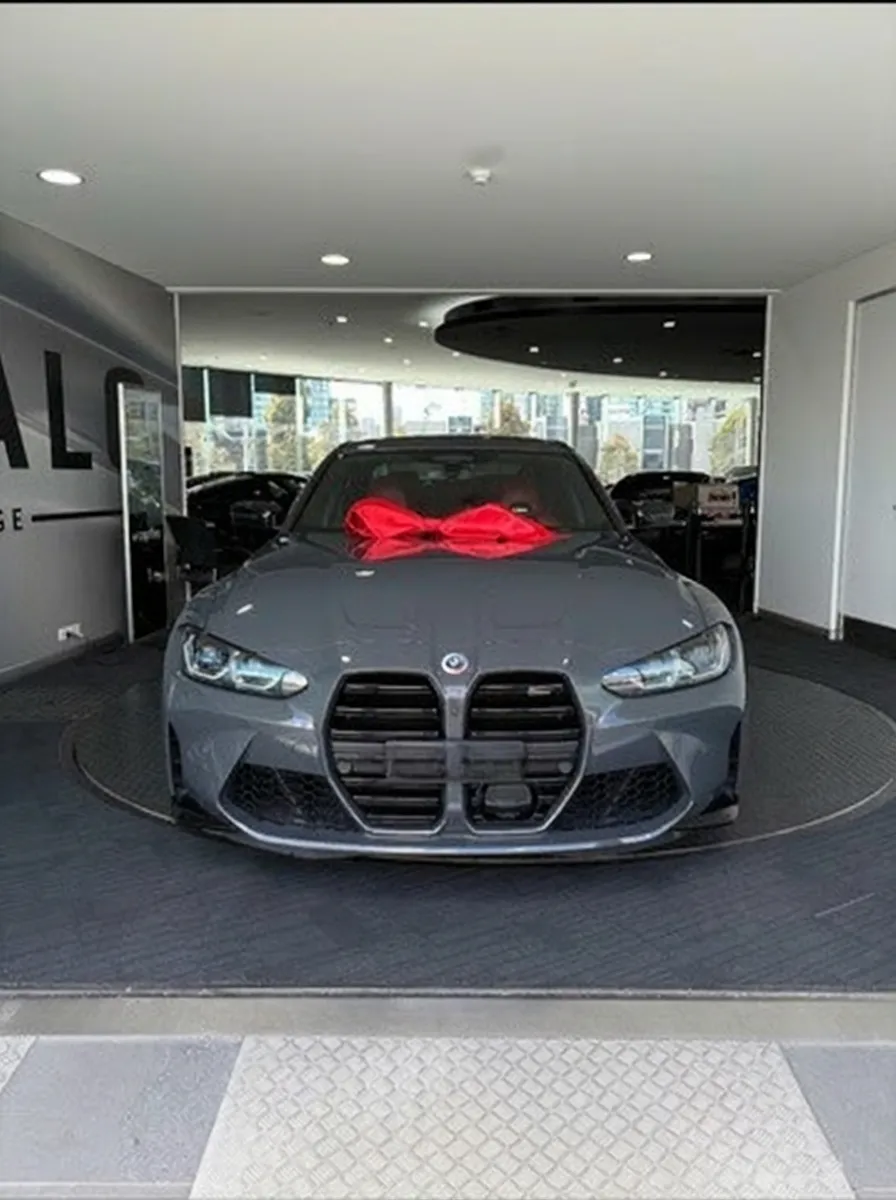 BMW M4 delivery with bow financed by JLP Financial