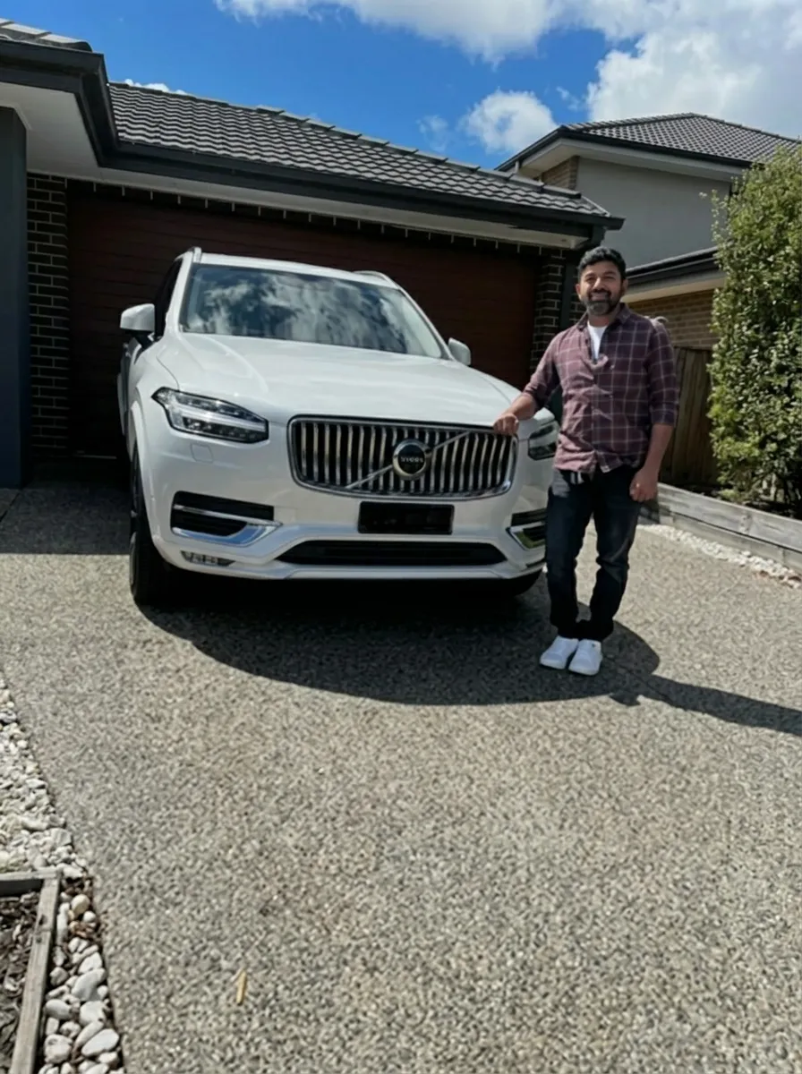 Happy client with Volvo XC90 financed by JLP Financial